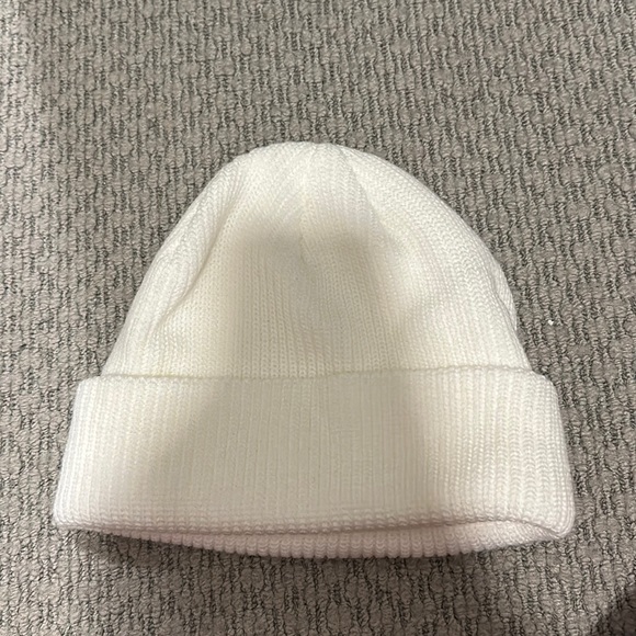 Accessories - White hat beanie
